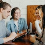Amusez-vous avec ces oxymores : exemples drôles de la langue française