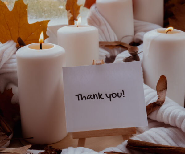 Transformer sa douleur en gratitude : le rôle des cartes de remerciement