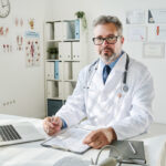 Que dit la loi sur la plaque professionnelle pour médecin ?